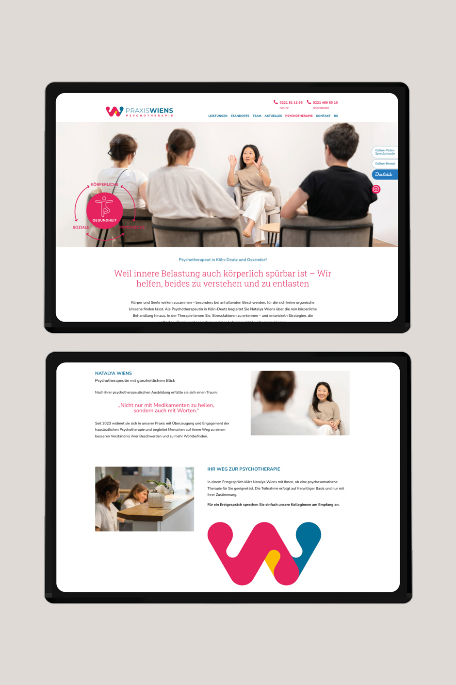 Psychotherapie-Praxis auf einem Tablet mit Informationen zu Angeboten und Team. Die Therapeutin erklärt, wie innere und äußere Belastungen zusammenhängen. Fokus auf Gesundheit und Wohlbefinden.