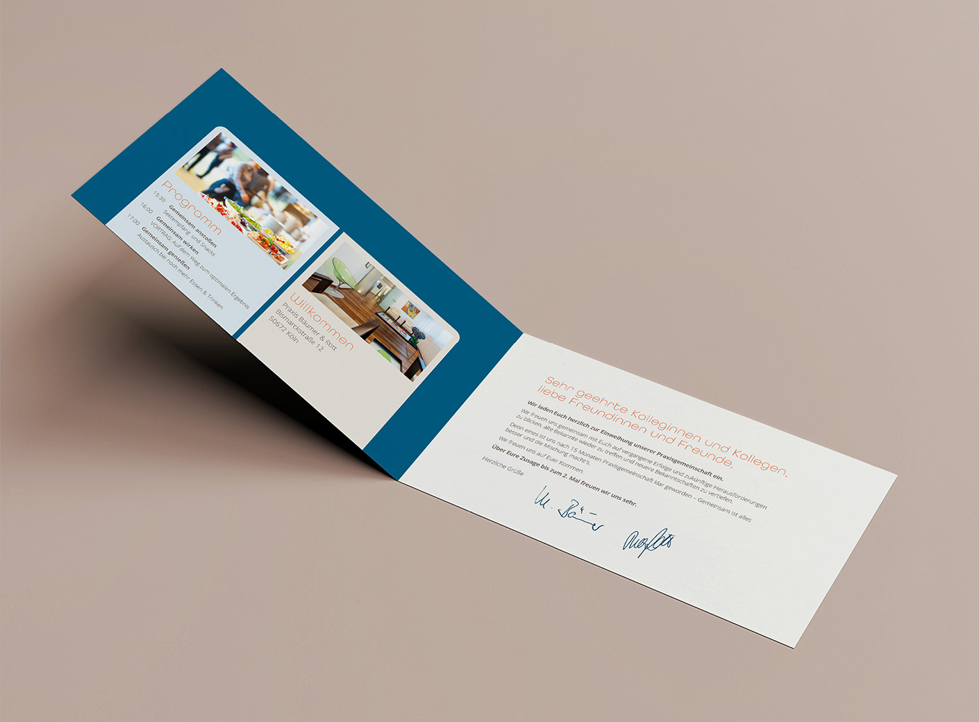 Ein offenes Einladungsschreiben zur Veranstaltung mit Programmübersicht und herzlichen Grüßen, gestaltet in ansprechendem Design. Informationen zu Zeit und Ort sind enthalten.