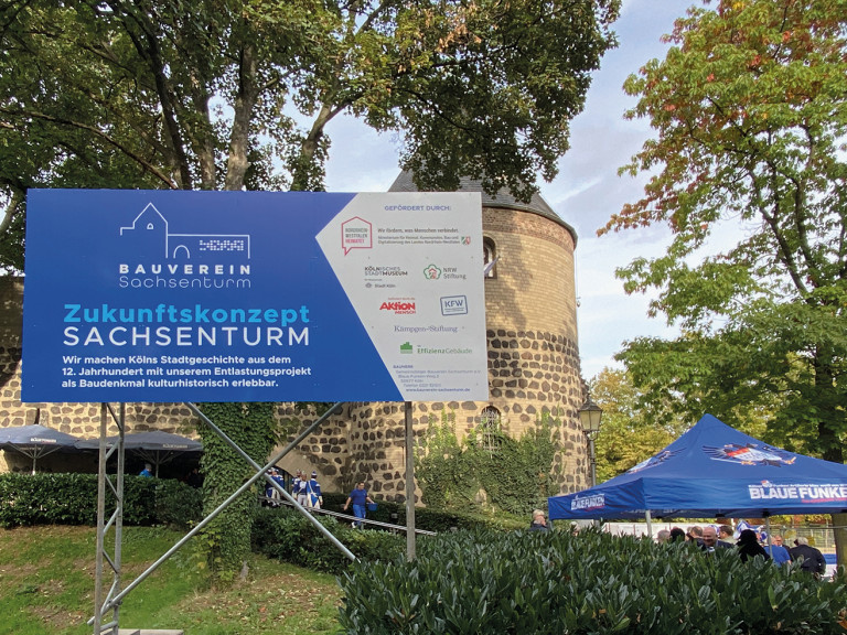 Bauverein Sachsenzentrum präsentiert das Zukunftskonzept für Kölns Stadtgeschichte aus dem 12. Jahrhundert. Informationen zu einem Entlastungsprojekt für Baudenkmäler.