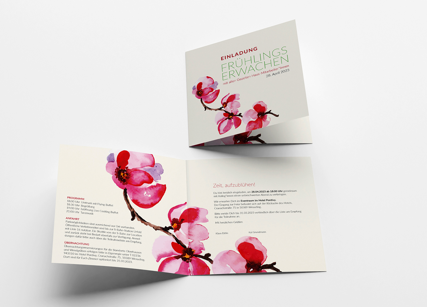 Einladungskarte für das Event „Frühlingserwachen“ am 28. April 2023, gestaltet mit Aquarellblüten, enthält Programm, Anfahrt und Übernachtungsinformationen.