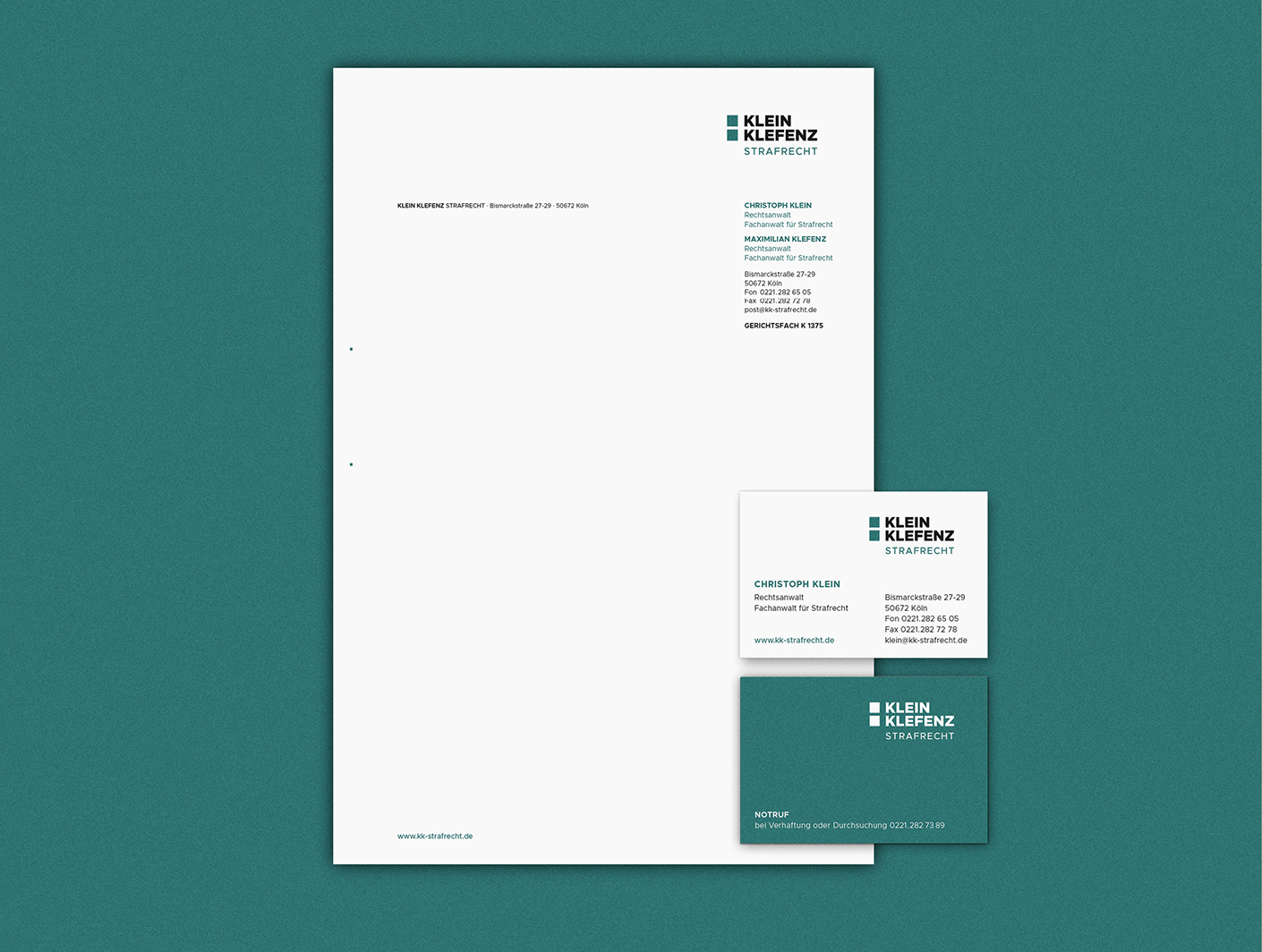 Briefpapier und Visitenkarten des Rechtsanwalts Klein Klefenz, spezialisiert auf Strafrecht. Die Gestaltung ist modern und professionell, mit klaren Kontaktdaten. Corporate Design Köln
