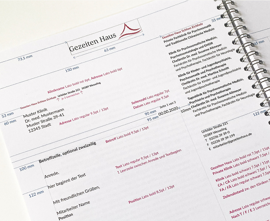 Entwurf eines Briefes für die Gezeiten Haus Klinik mit Kontaktdaten, Adressformat und Layoutvorgaben. Enthält Informationen zu Fachbereichen und Ansprechpartnern.