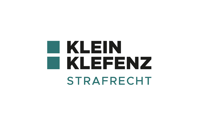 Logo der Kanzlei Klein Klefenz Köln, spezialisiert auf Strafrecht. Das Design ist modern und klar strukturiert, was Professionalität und Expertise im rechtlichen Bereich vermittelt.Corporate Design Köln