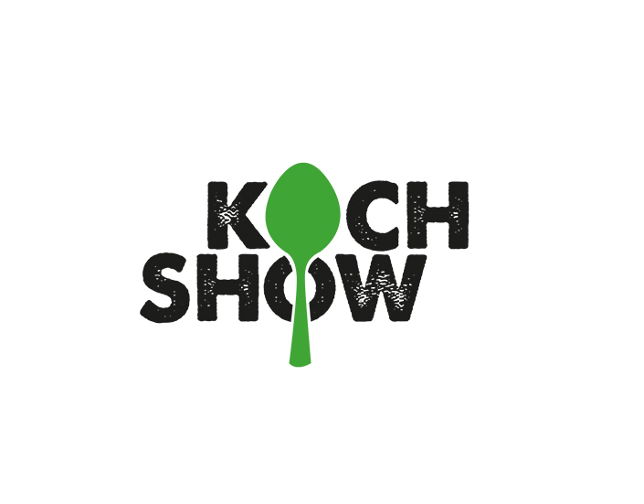 Logo der Kochshow mit grünem Löffel und auffälliger Schrift. Ideal für kulinarische Inhalte und Rezepte. Perfekt für Food-Blogger und Kochbegeisterte. Logodesign Köln