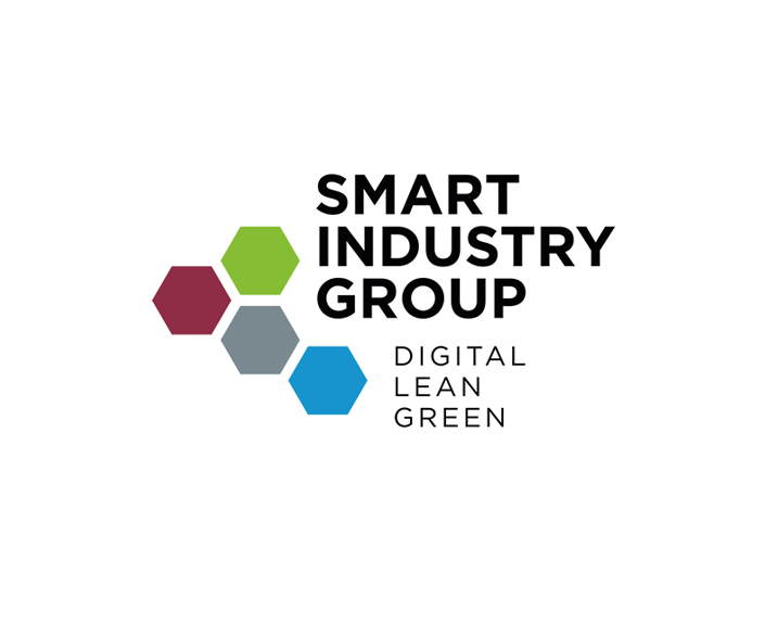 Logo der Smart Industry Group, das die Schwerpunkte Digitalisierung, Lean Management und Nachhaltigkeit in der Industrie symbolisiert. Hexagonale Formen in verschiedenen Farben. Logodesign Köln