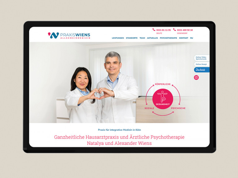 Ärzte Natalya und Alexander Wiens in ihrer Praxis für integrative Medizin in Köln, die ganzheitliche Hausarztpraxis und ärztliche Psychotherapie anbieten.
