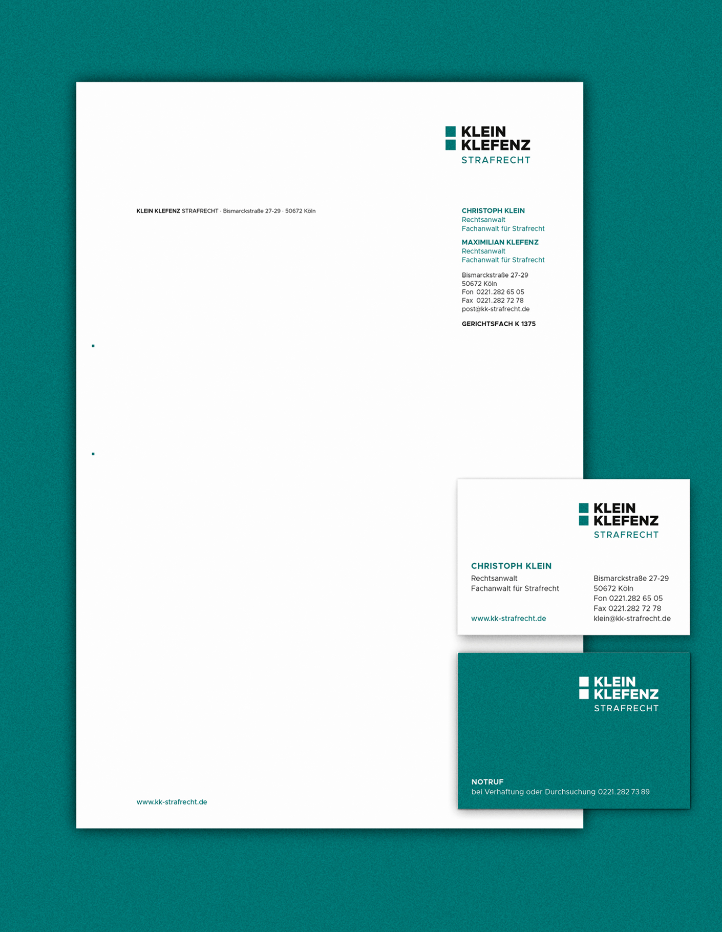 Briefpapier und Visitenkarten der Kanzlei Klein Kleefenz, spezialisiert auf Strafrecht, mit Kontaktdaten und ansprechendem Design in Türkis und Weiß.