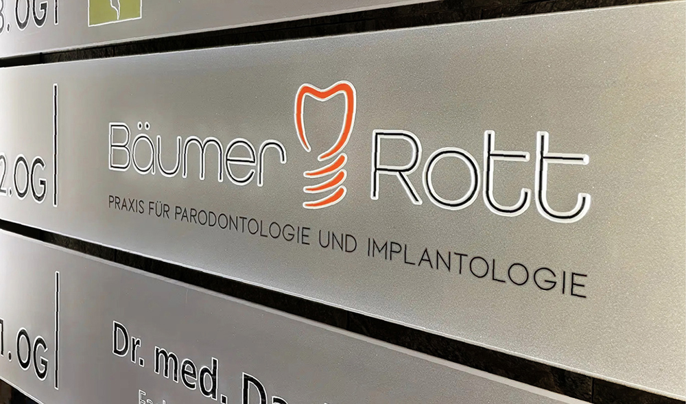 Praxis für Parodontal- und Implantologie Bäumer Rott, moderne Zahnarztpraxis mit Schwerpunkt auf Zahnimplantaten und Parodontalbehandlungen, professionelle und einfühlsame Patientenbetreuung.
